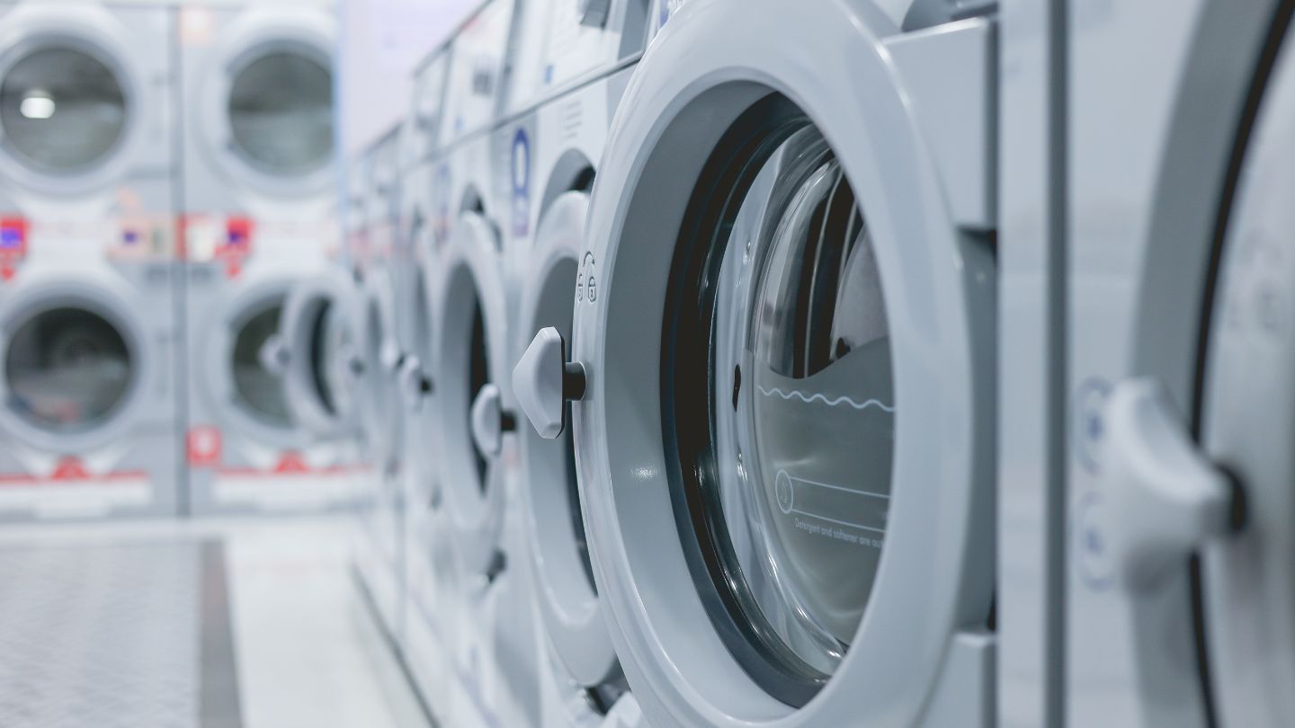 What Are the Advantages of Using a Laundry Delivery Service for Your Home?